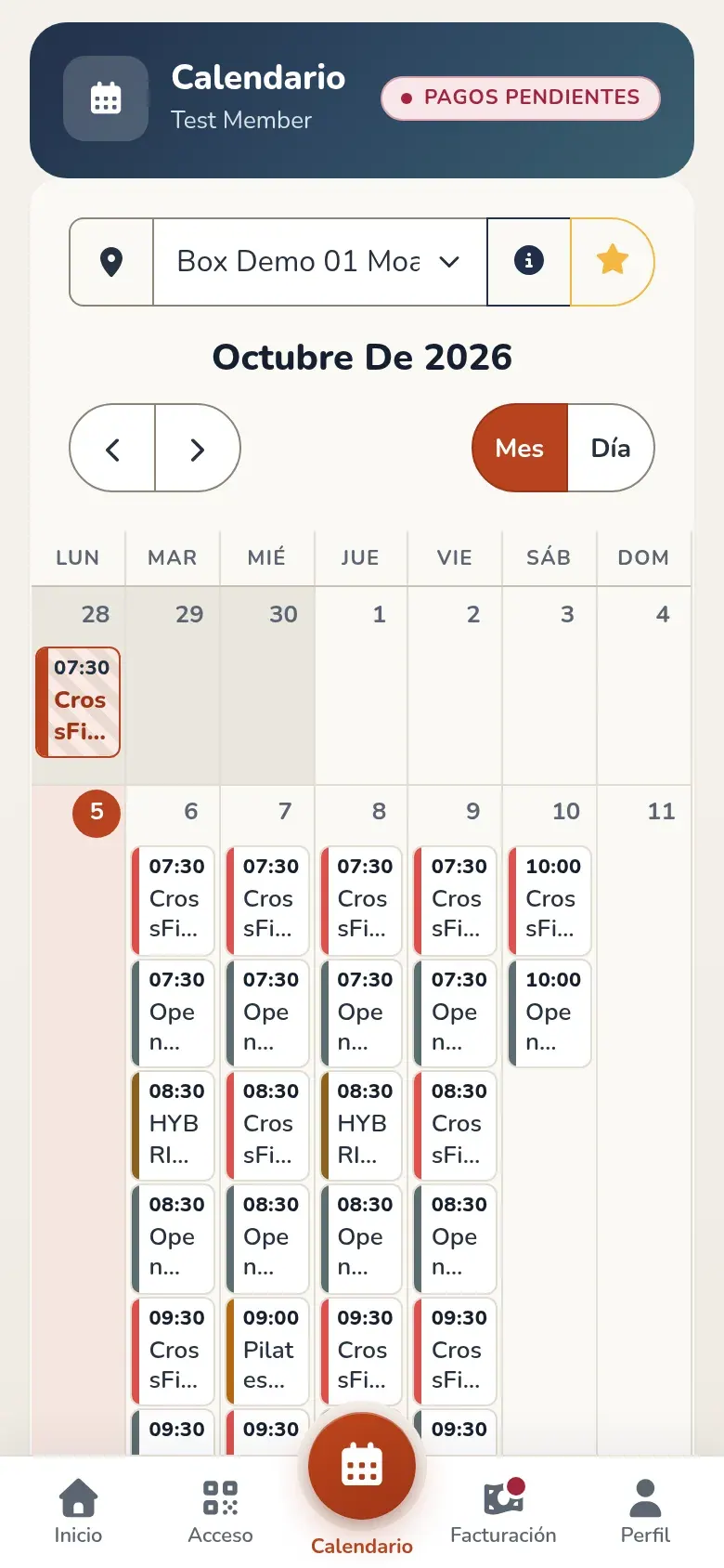 Panel de administración de RoninBox y calendario de la app del socio, con datos de demostración (vista móvil)